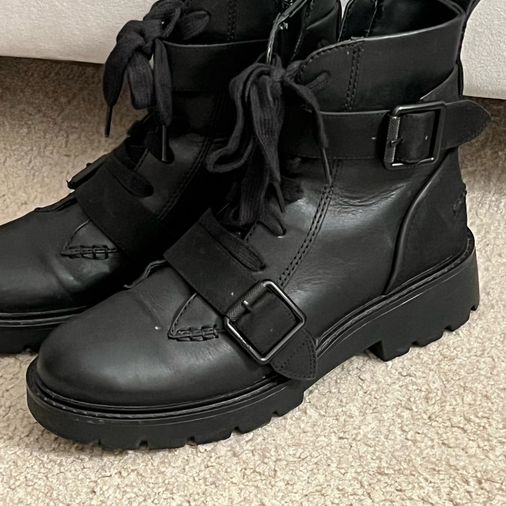 UGG Women’s Noe Ankle Boot